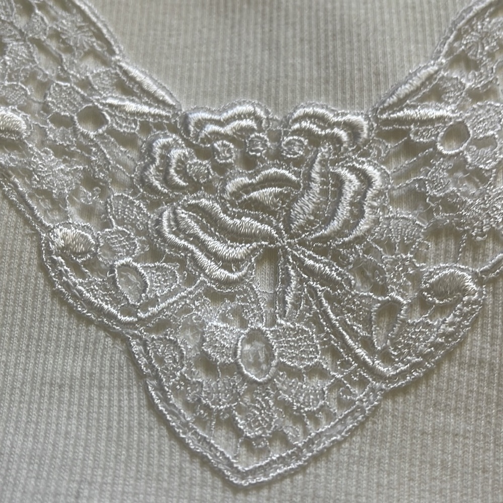 NWOT Two Charter Club Lace appliqué trimmed v-neck ribbed tank tops Petite/Lg - Picture 3 of 8